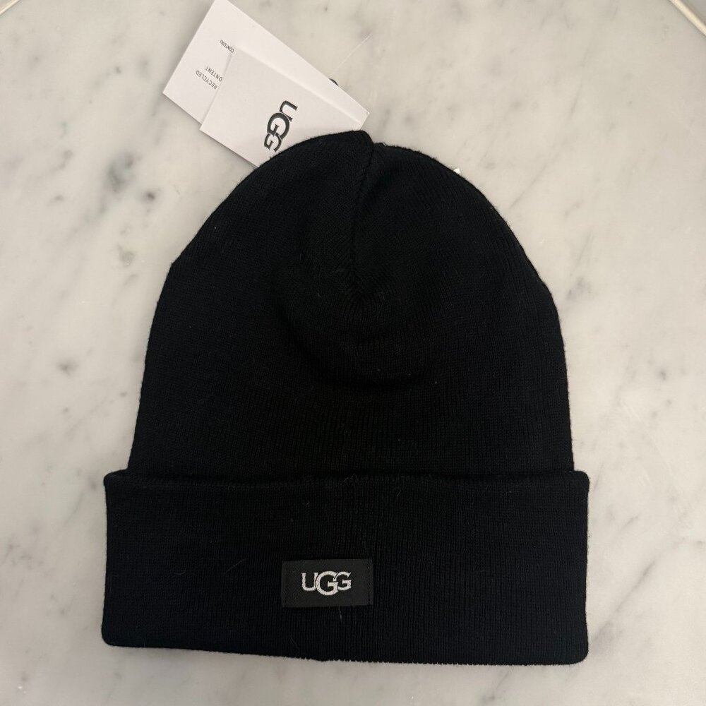 UGG Logo Knit Cuff Beanie Wool Folded Cuff UGG patch detail Solid Knit
